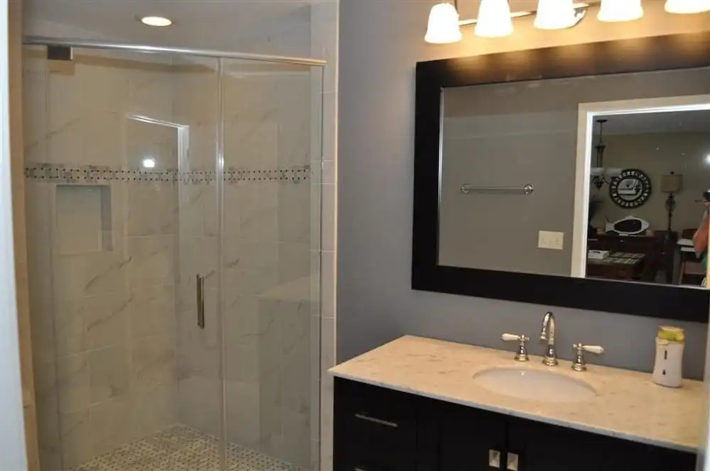 524queen 2 Bedroom Condo