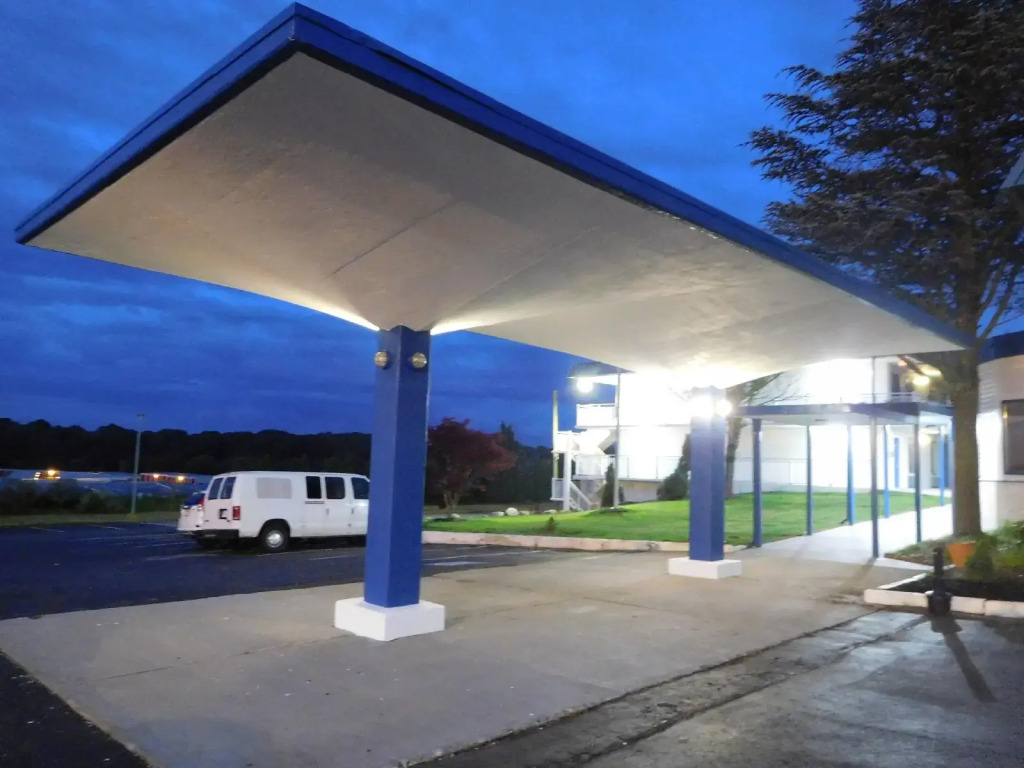 Whalers Inn and Suites