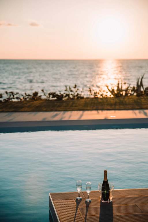 Mirazur Seafront Sunset Villa