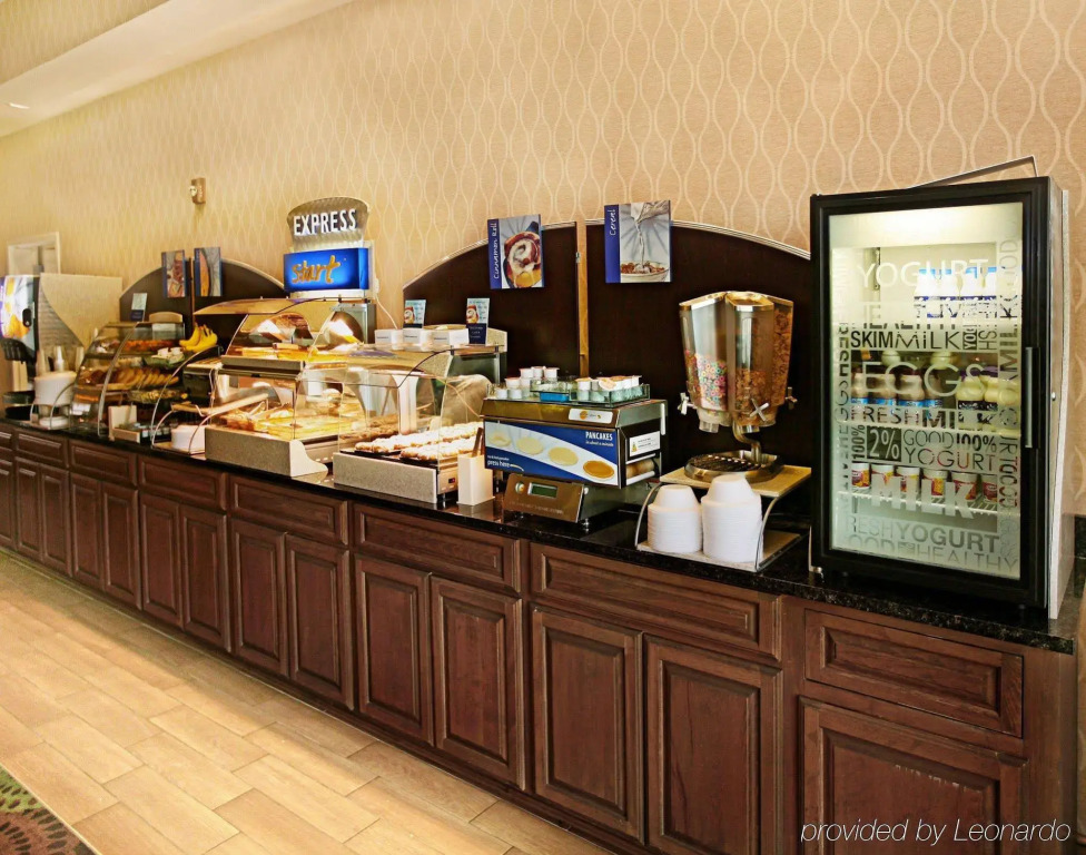 Holiday Inn Express and Suites Bossier City Louisiana Downs by IHG