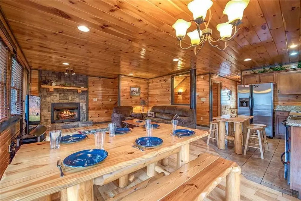 Standing Bear Lodge - Five Bedroom Cabin