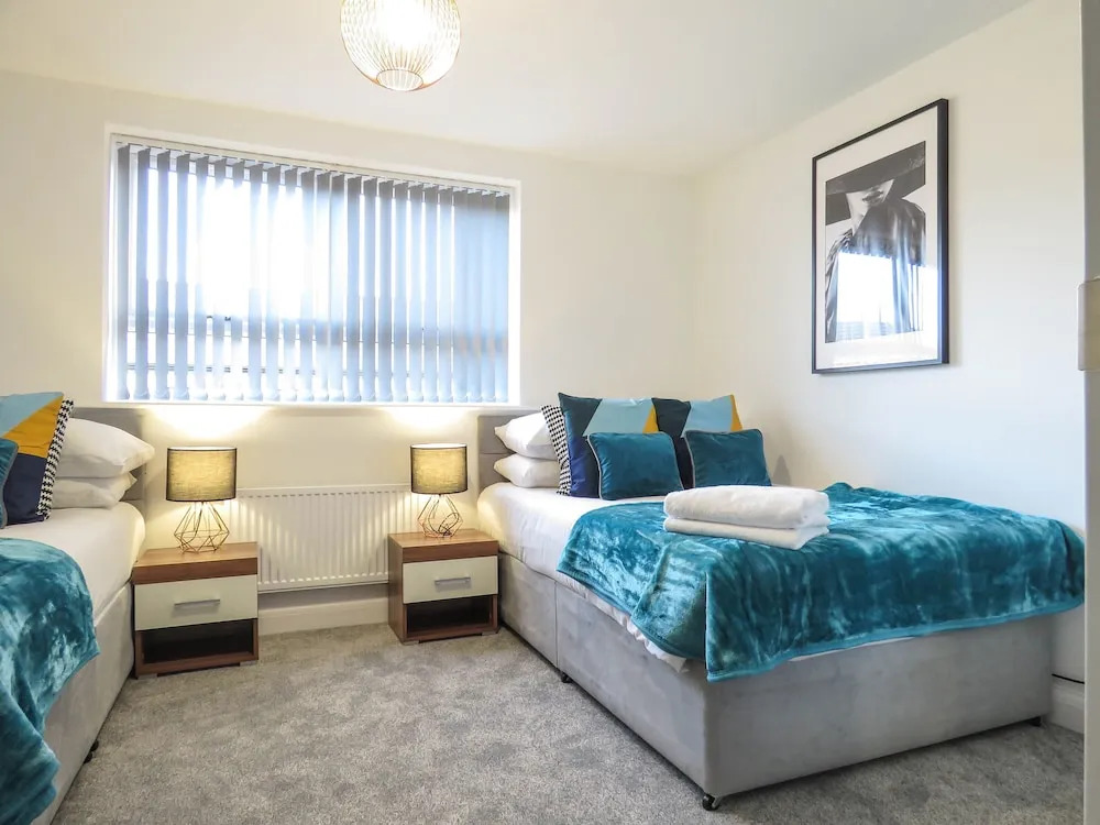 Tudors eSuites Birmingham Townhouse Private Garden Free Parking