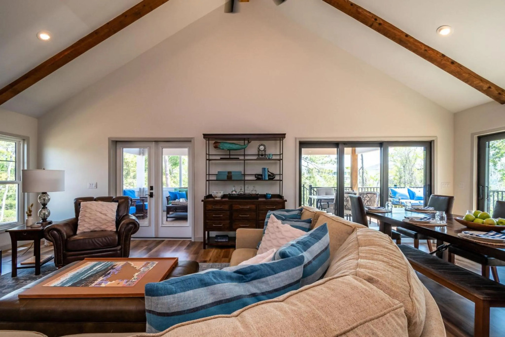 Farmhouse at Turtle Creek by Oak Island Accommodations
