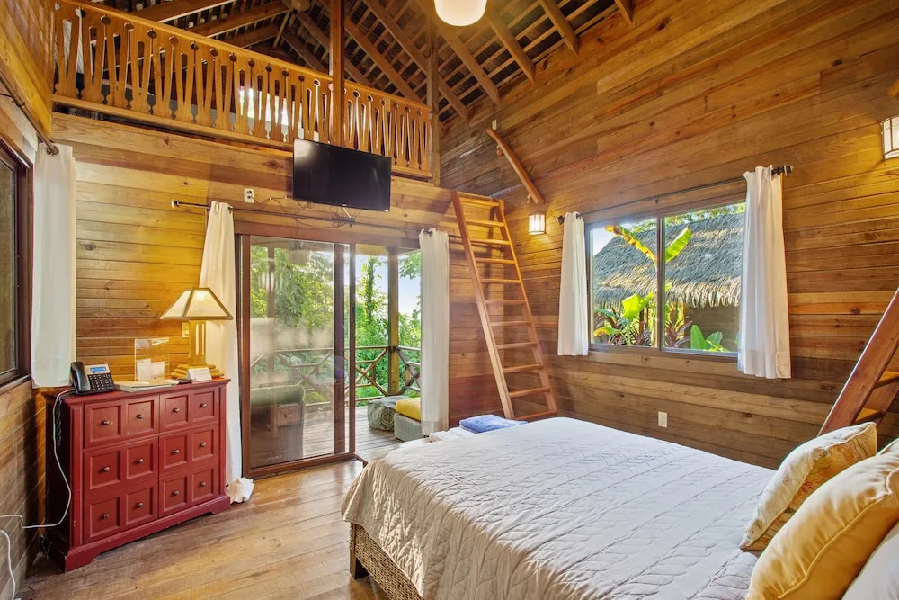The Island Hub at Red Frog Beach Resort