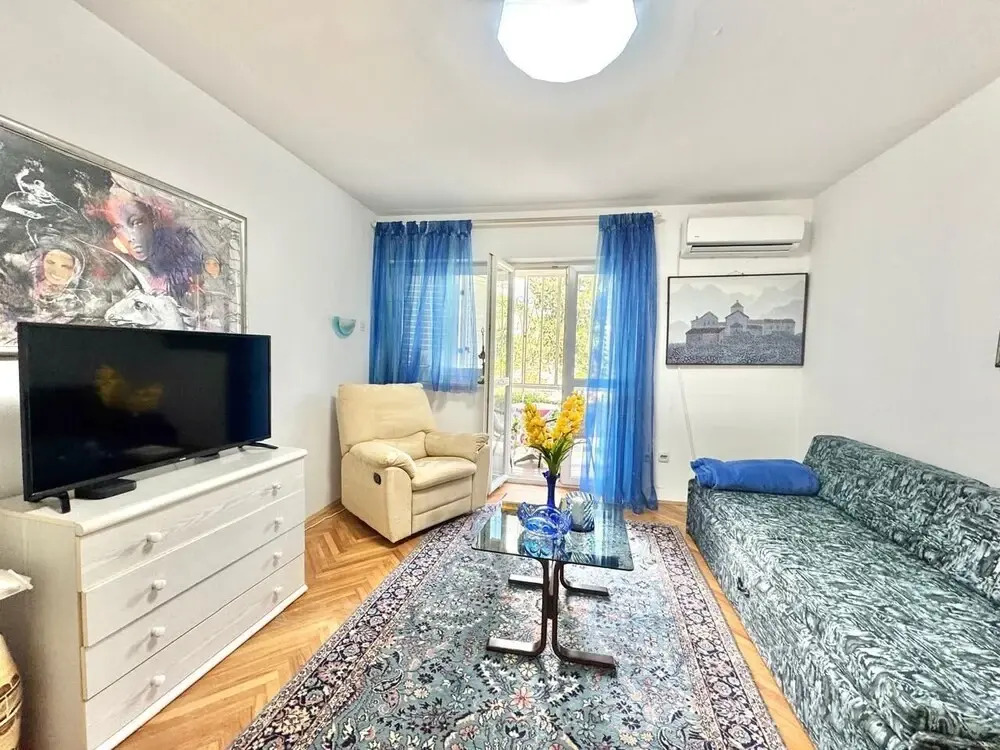 Two Bedroom Apt near Slovenska Beach