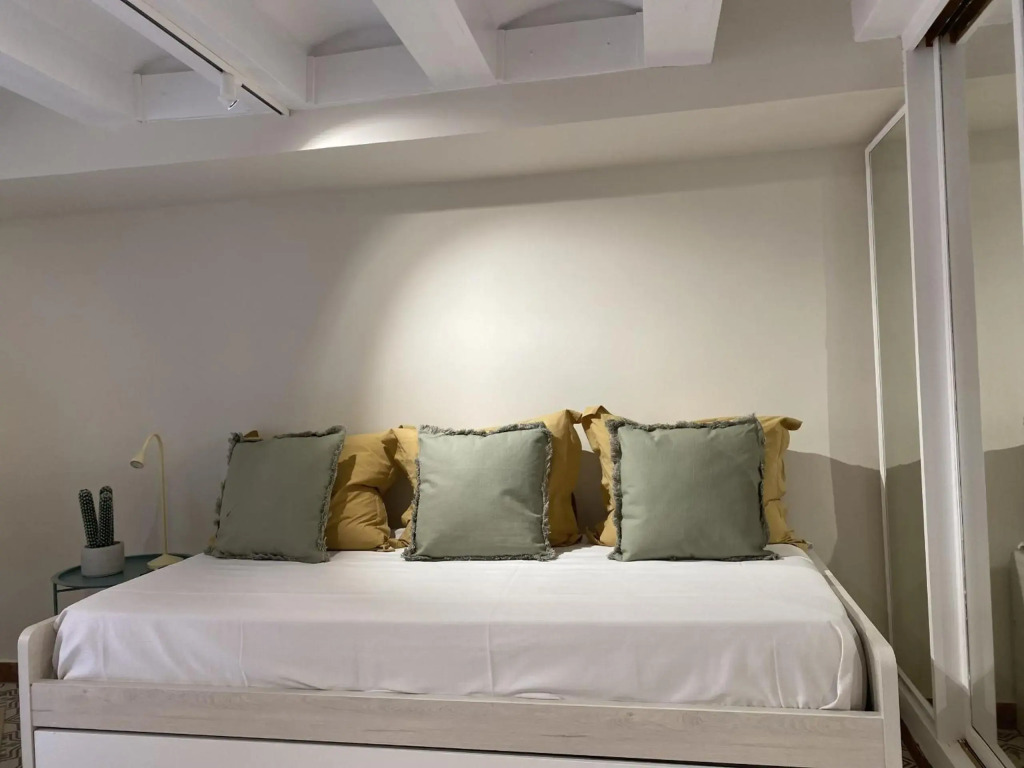 TH143 Studio Old Town