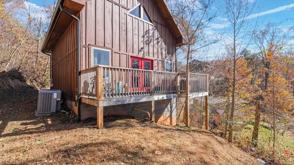 Hot Tub, Game Loft, Open Living, Minutes to Downtown Gatlinburg Whisper Cabin by Avantstay