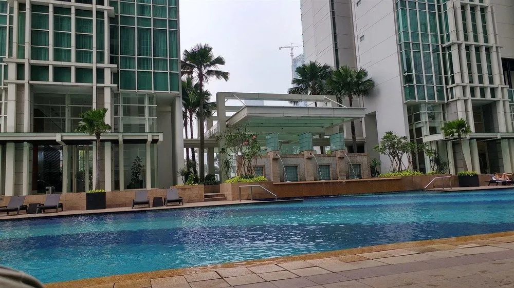 2 Bedroom Luxury The Peak Apartment By Travelio