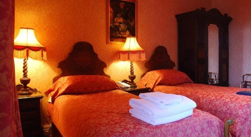 Lands of Loyal hotel