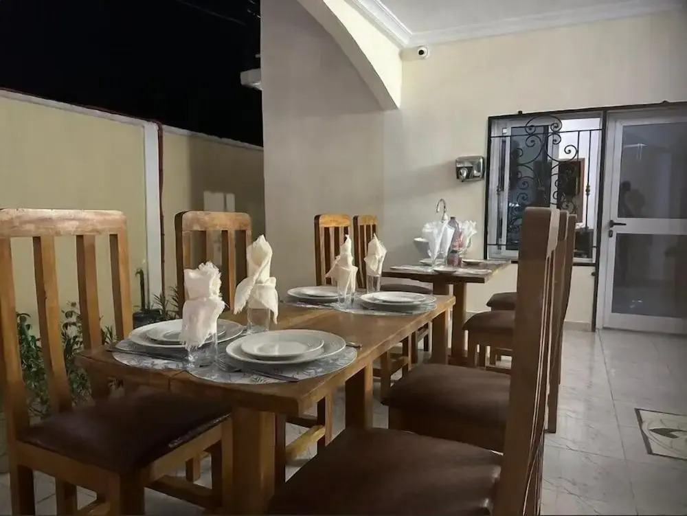 Chateau Mbeka'a Paris