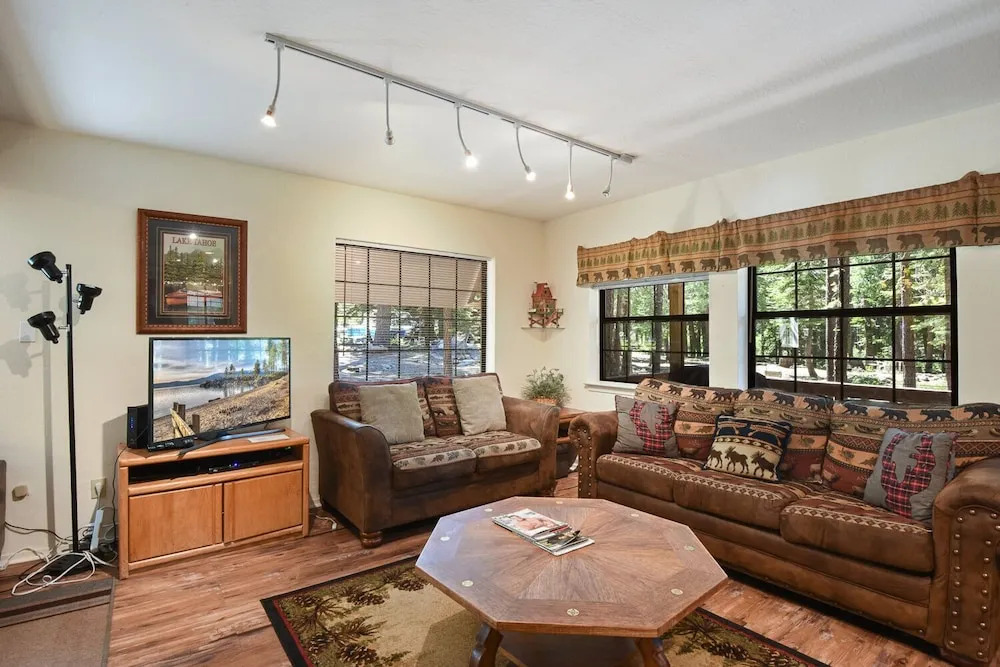 Homewood Creekside Cabin