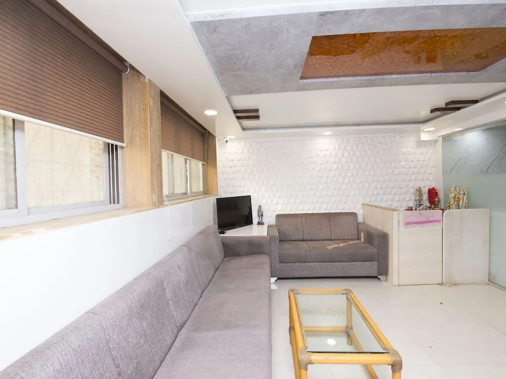 OYO 23631 Mukesh Residency