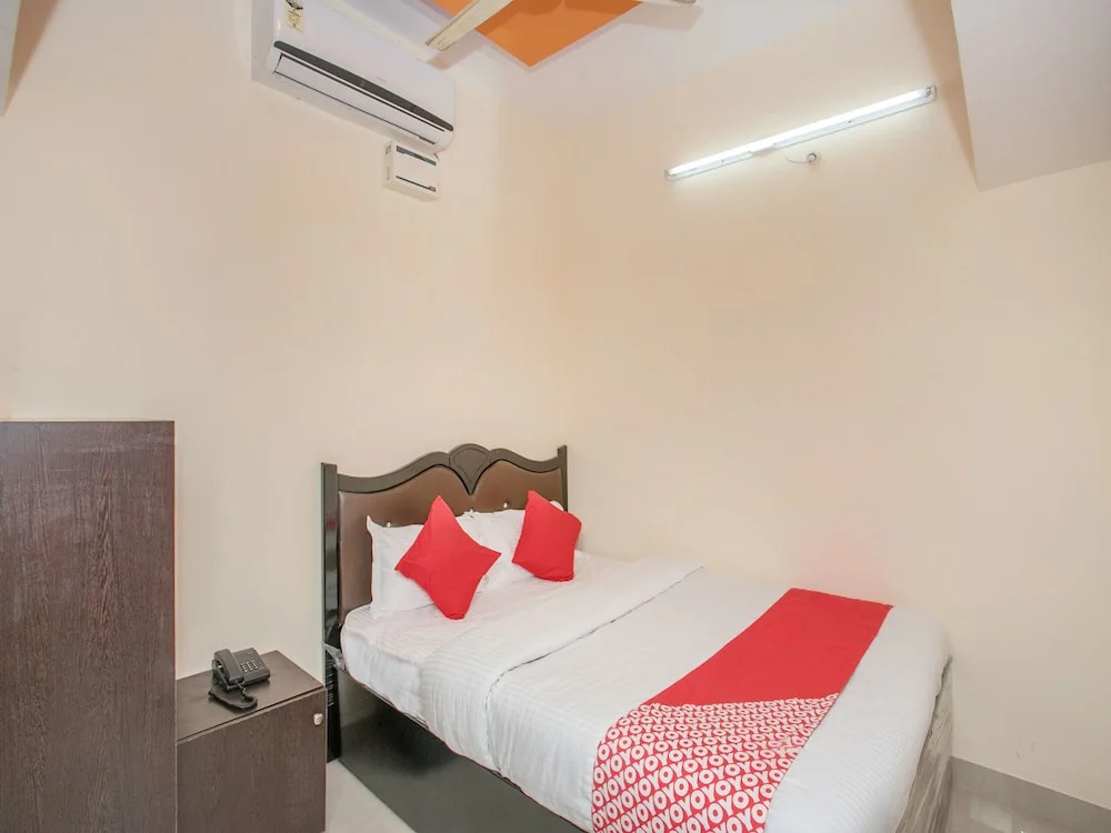 OYO 15482 Delite Suites