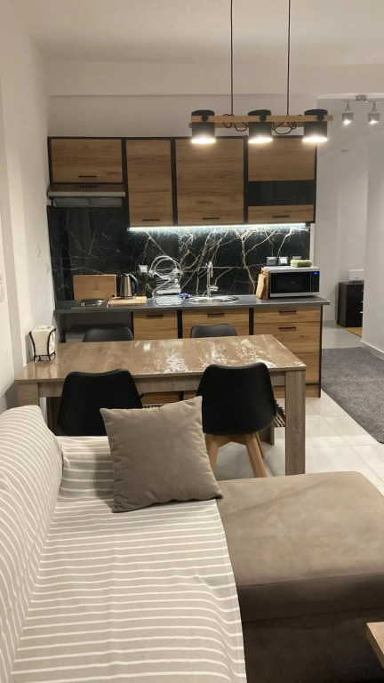 ACROPOLIS CASA Central Top floor Suite 150m from Metro Station