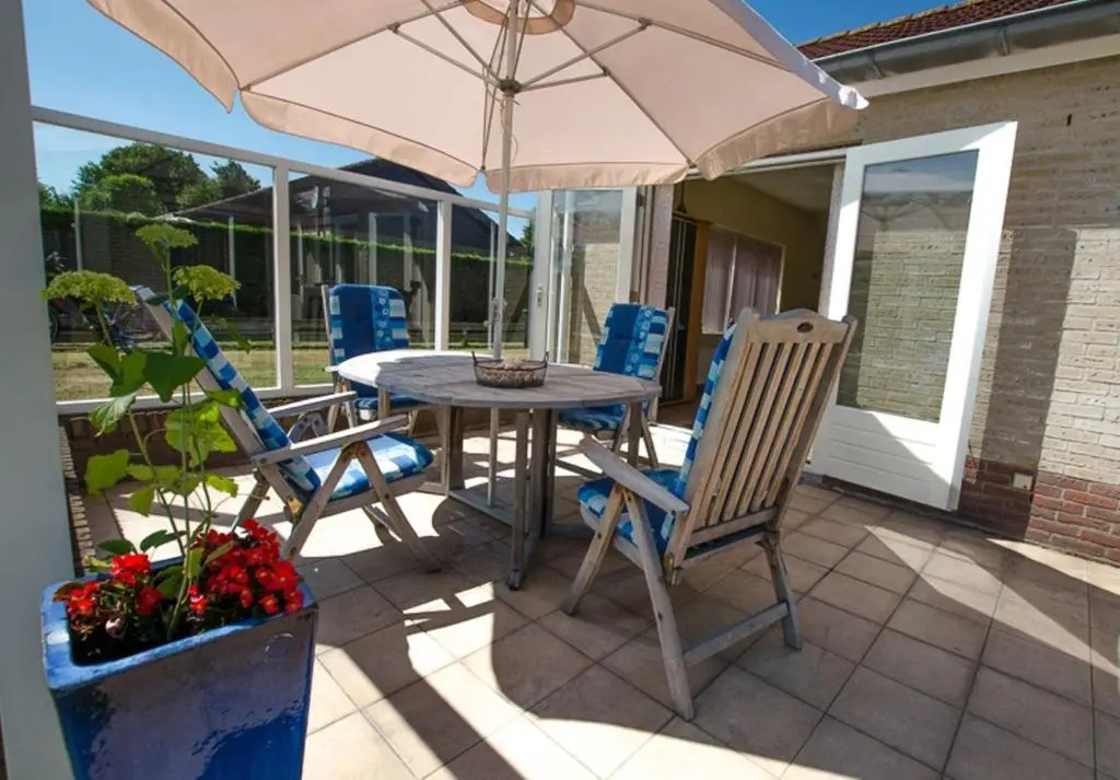 Bungalow Pinusoord 3 - Ouddorp near the beach with big garden