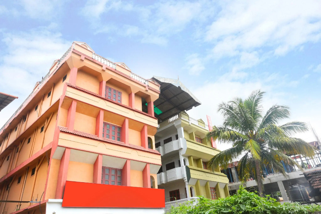 OYO Flagship 45302 Kaveri Tourist Home Guruvayur