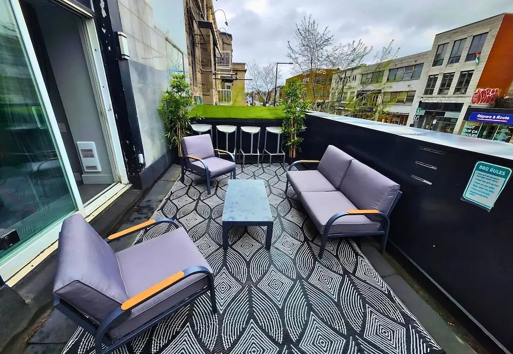 LiV MTL Soho Spacious Rooftop Suites for Groups Near Downtown Montreal