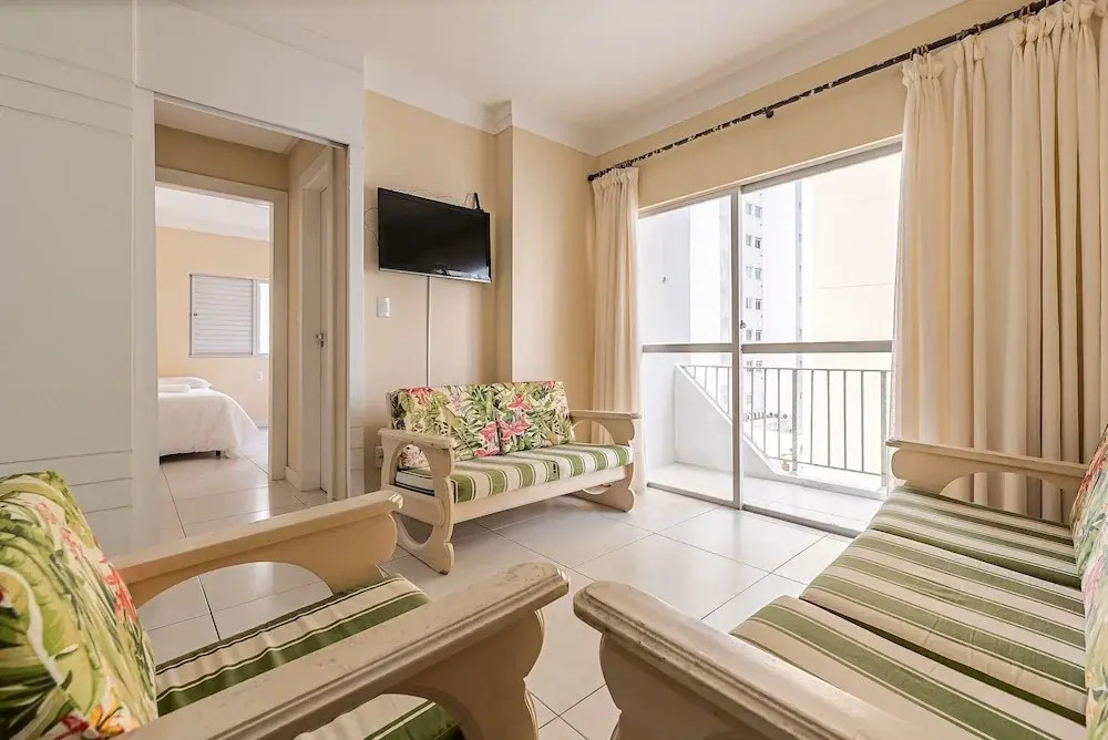 Sea View apt 130m From the Beach in BC Erg605