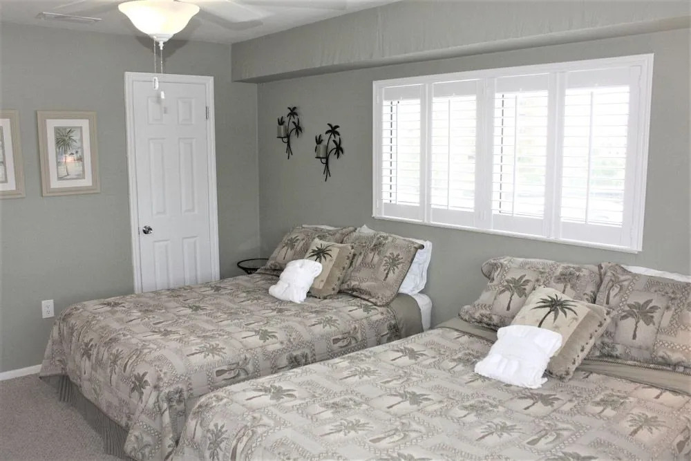 Jamaica Royale - 405 - 2 Br Condo