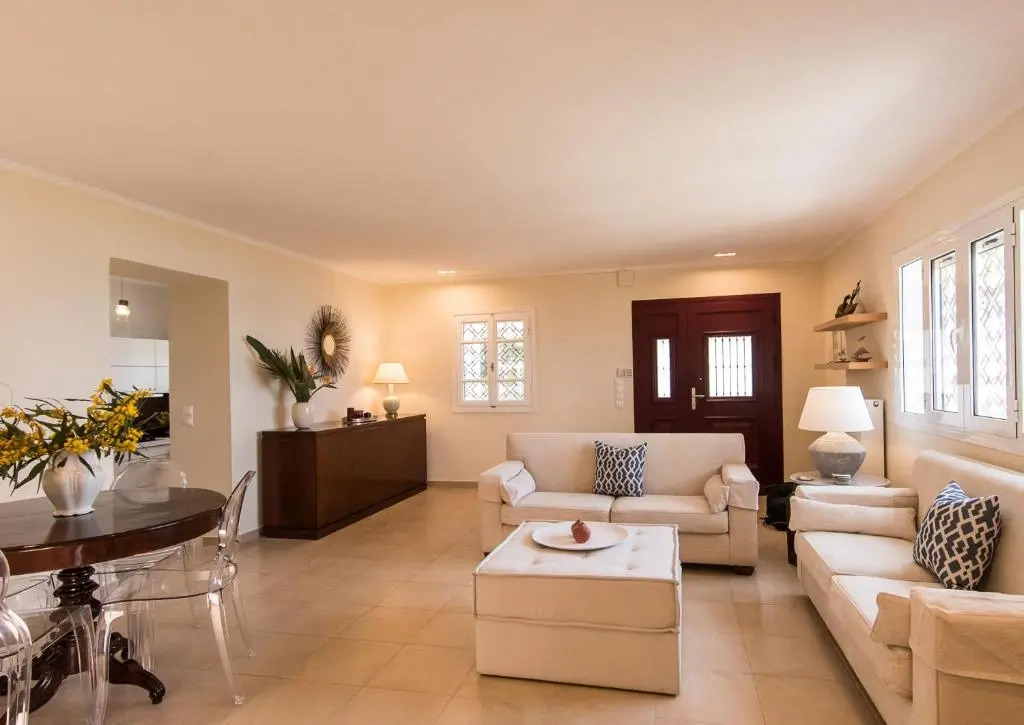 Azzuro Beach House - On the Beach & Private Pool, by ZanteWize