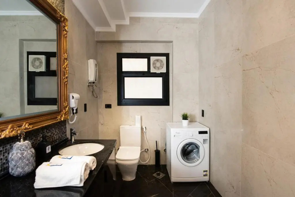 The Bold Parisian House - Steps From The Best Mall in Cairo