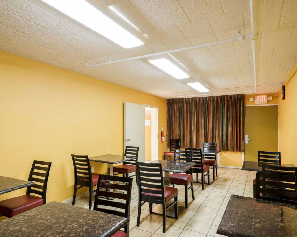 Rodeway Inn University