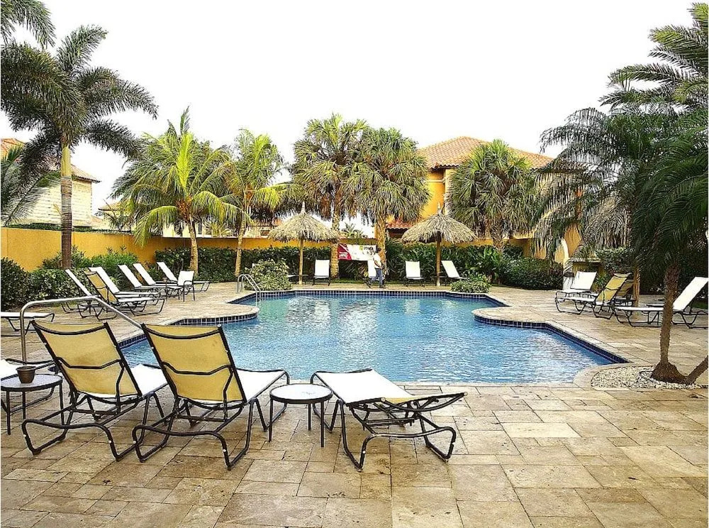 Gold Coast Luxurious and Stylish Condo