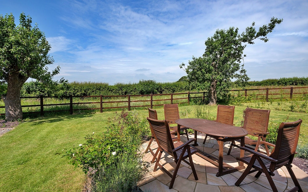 Majestic Cottage Near River Severn, No Deposit
