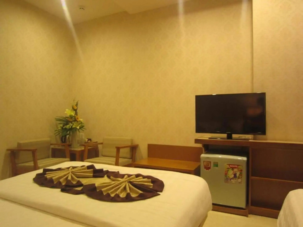 S79 Happy Hotel 2
