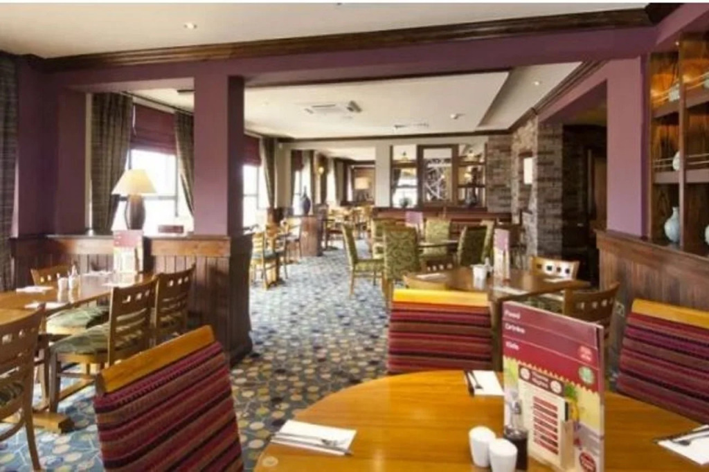 Premier Inn Glasgow Stepps - M80 J3