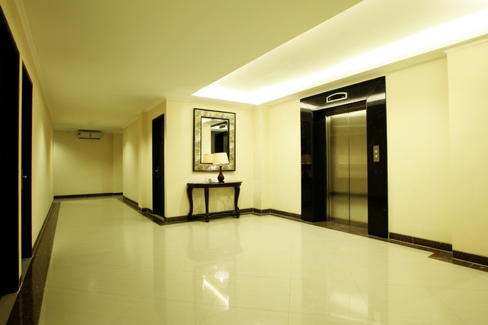 Glassio Hotel Roxy, Jakarta