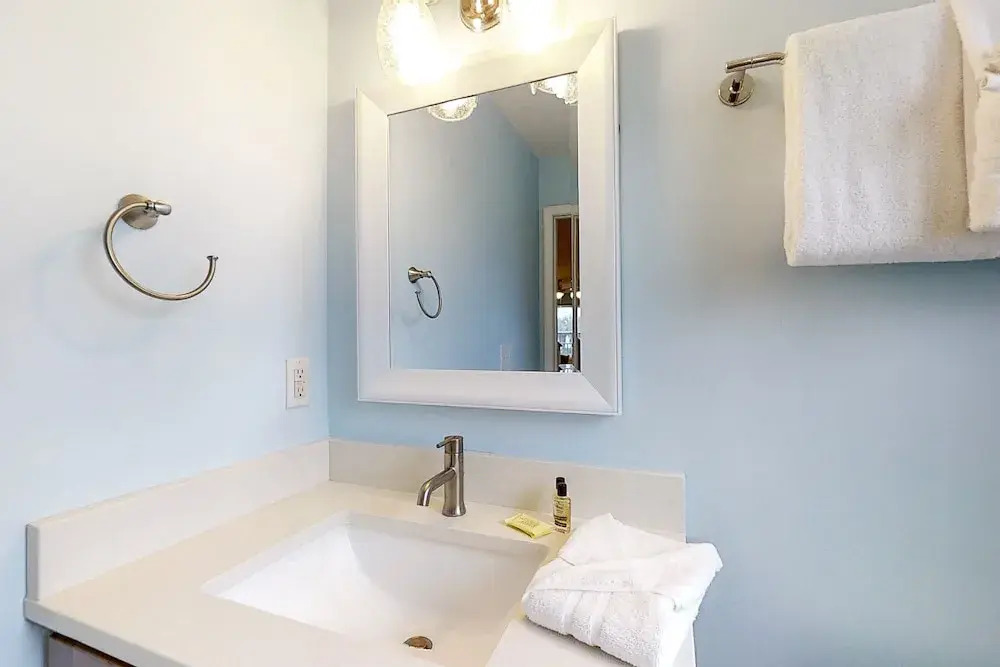 Lovely Oceanfront Townhome W/free Wifi, Central AC, Shared Pool, Private W/D