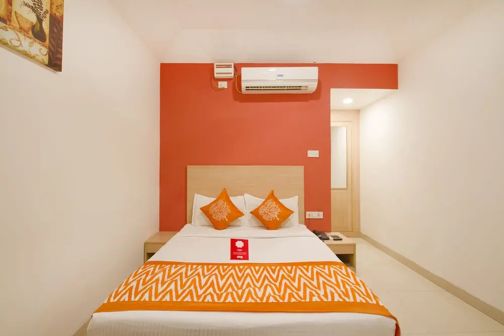 OYO 10235 Oyster Transit Hotels
