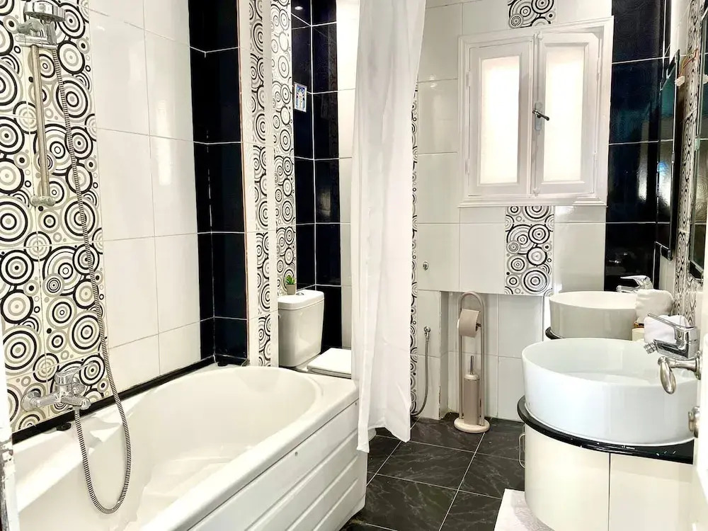 Charming Apartment With Panoramic Views in Historic Carthage