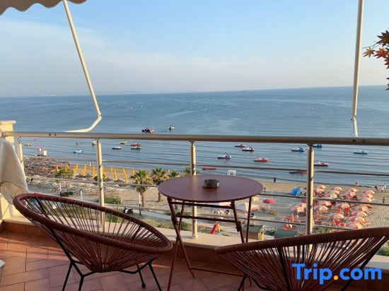 Stunning Seaview  10s Beach  AC Fast WiFi