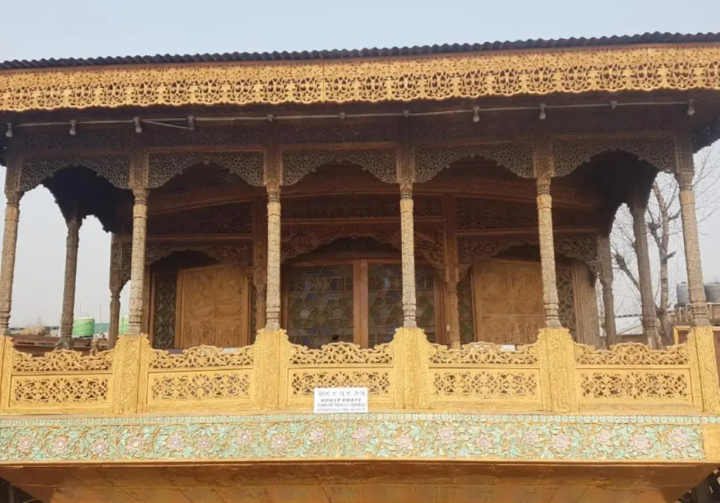 De Laila House Boat by Sterling