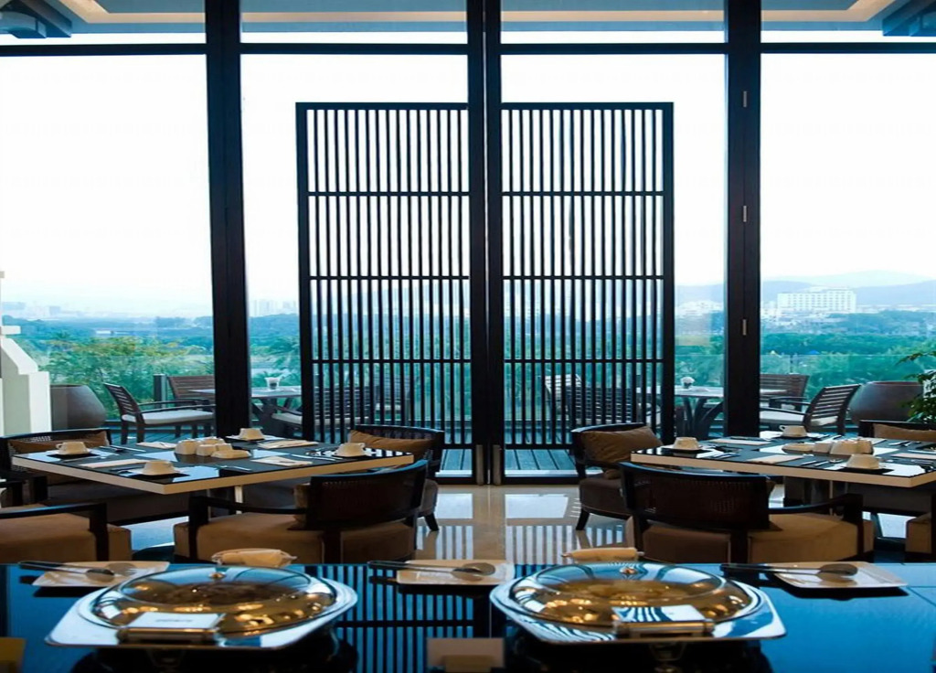 Le Parker International Hotel