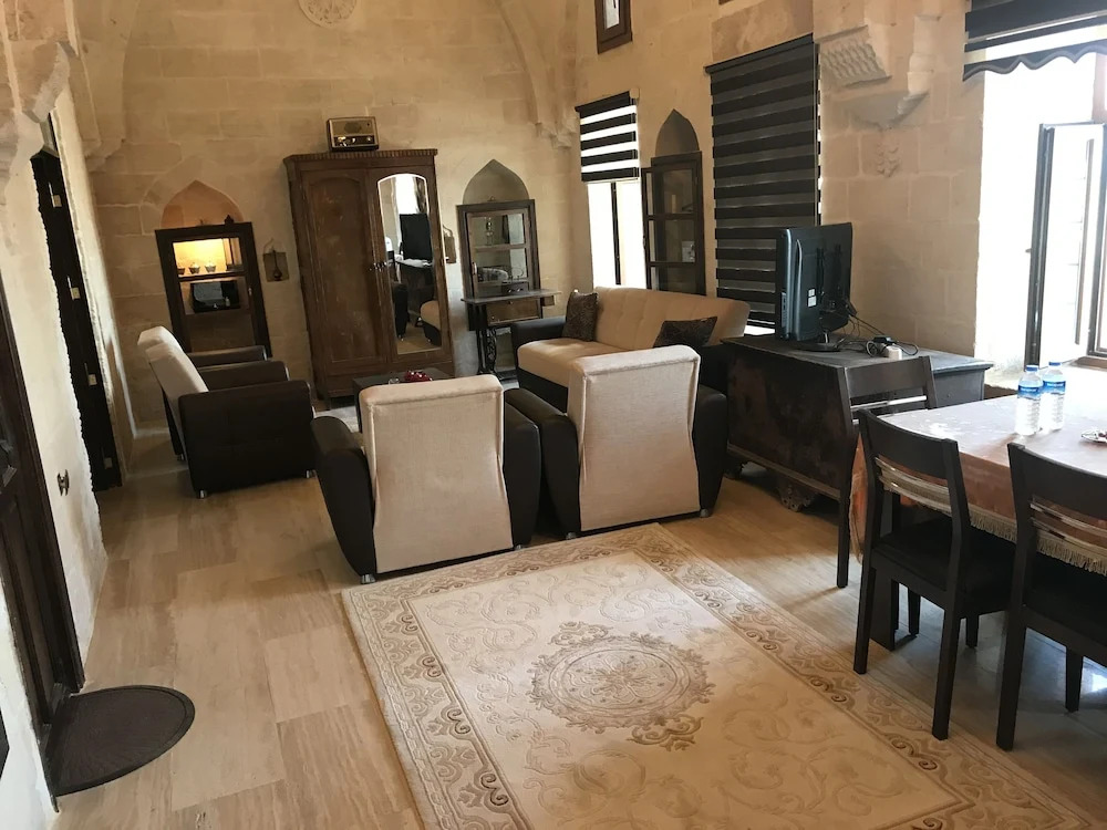 Kasr-i Abbas Hotel