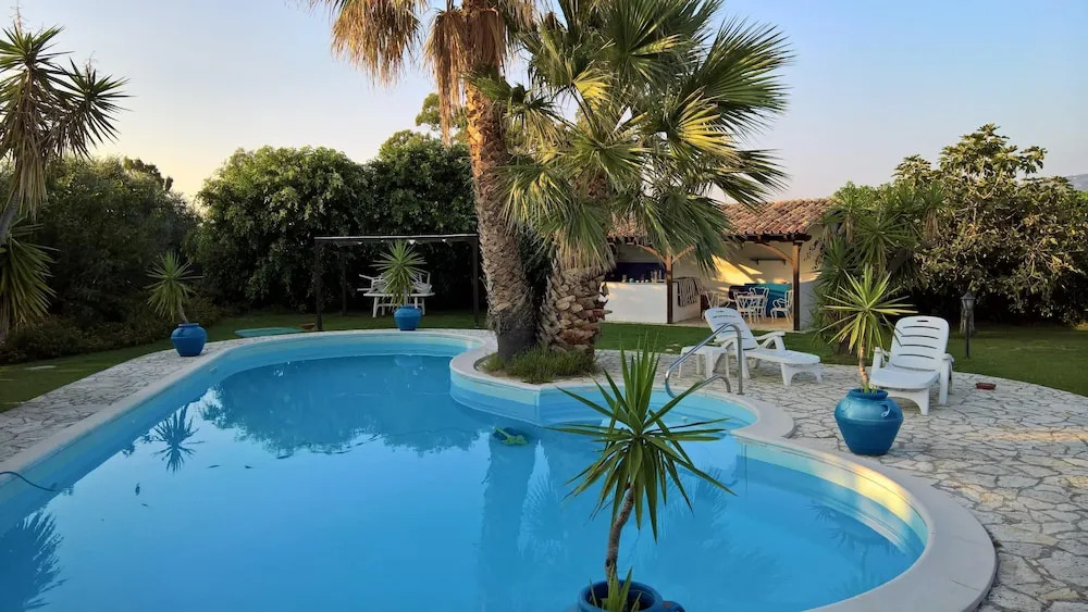 Villa With 3 Bedrooms in Reggio Calabria, With Wonderful sea View, Private Pool, Enclosed Garden Near the Beach