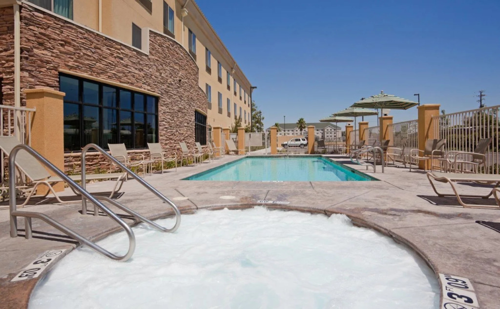Holiday Inn Express & Suites Clovis Fresno Area by IHG