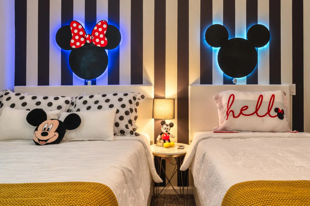 Modern Condo with themed bedroom Mickey near Disney