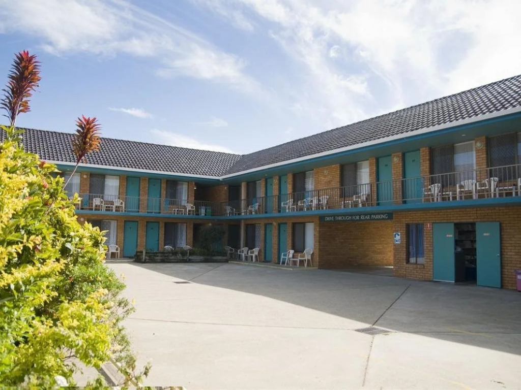 Coastal Bay Motel
