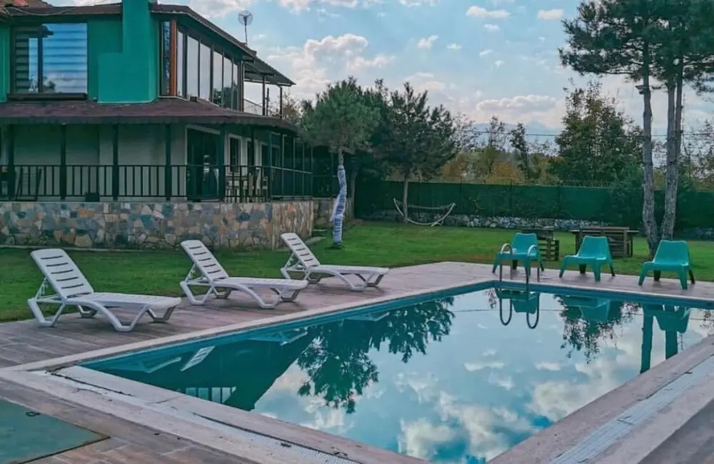 Fascinating Villa With Private Pool in the Heart of Nature in Sapanca