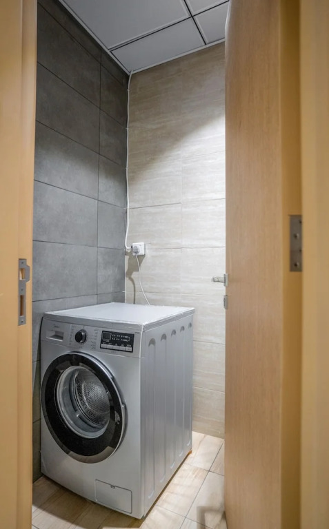 Tanin - Modern Spacious 1BR Apartment With 2 Balconies