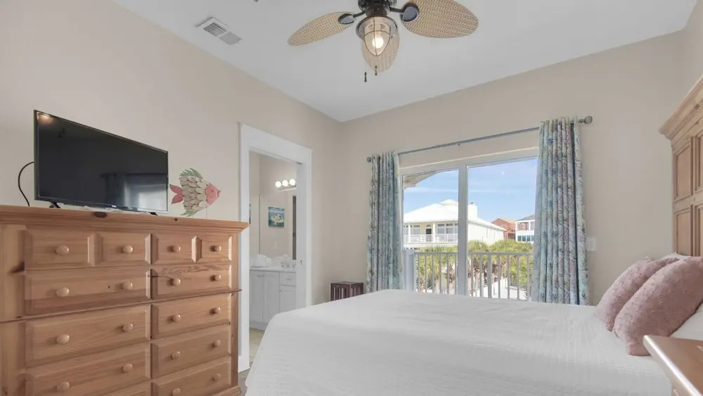 Gulf Front in the Heart of Seagrove ~ Sweeping Views ~ Pool ~ Sleeps 8