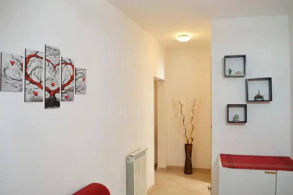 Apt. "La Perla del Golfo" in the right center! (5Terre)