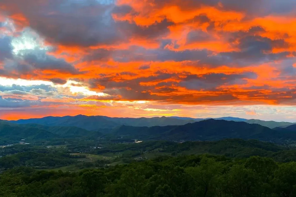 Mtn Treehouse w/ Fire Pit, Breathtaking Views