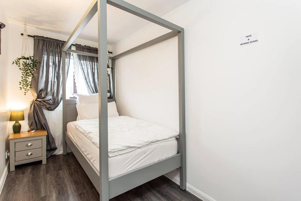 Immaculate 2-bed Apartment in Dagenham