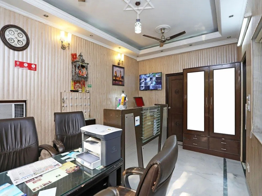 OYO 9298 Hotel Sands Inn