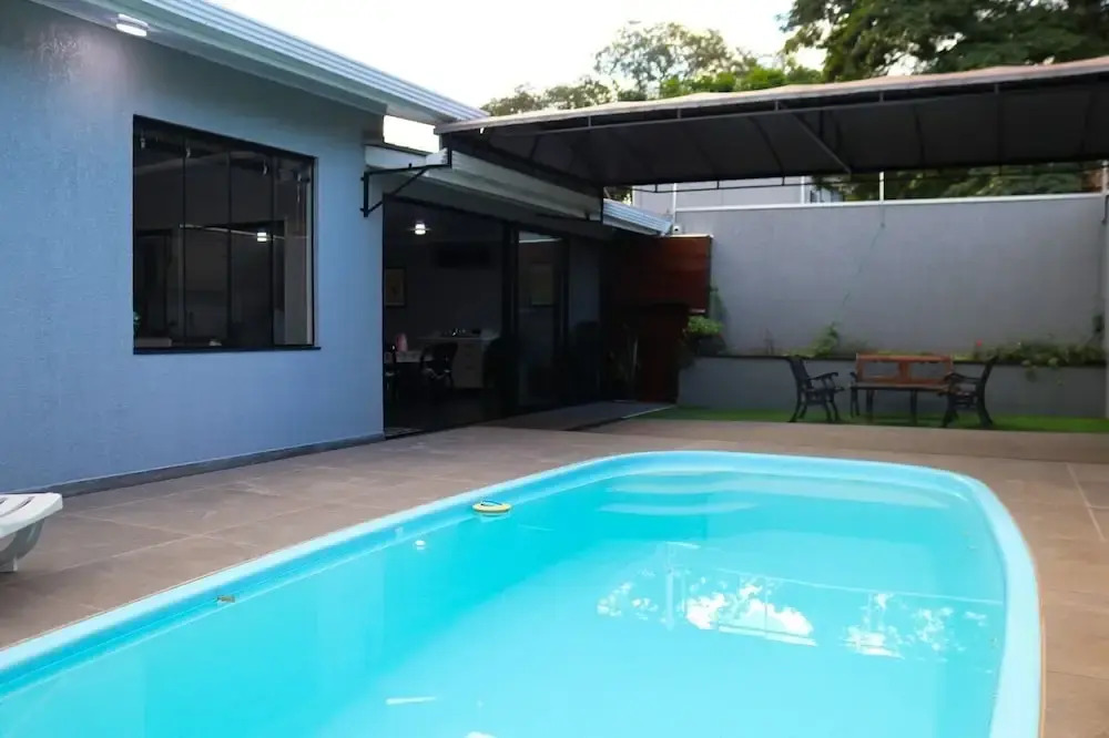 Casa Central piscina e AC para 8 hospede
